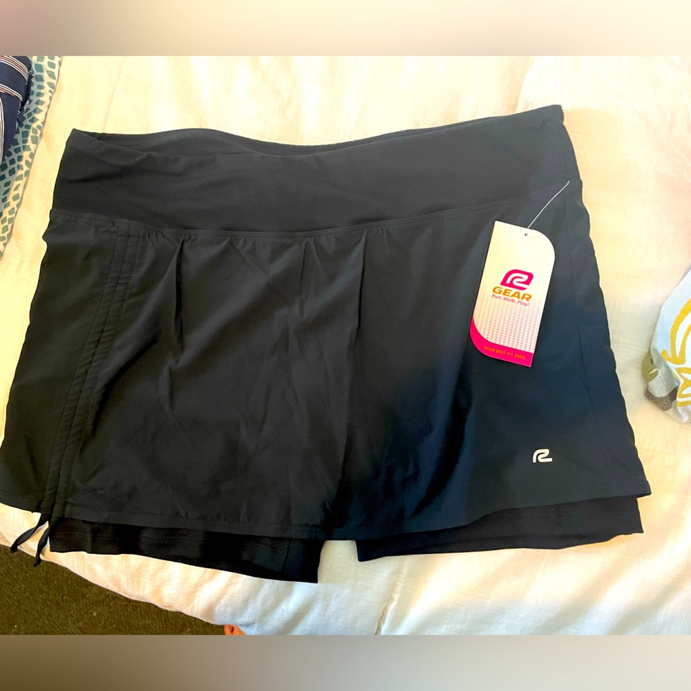 Roadrunner Sports skort. NWT. Women’s size XL. BLACK